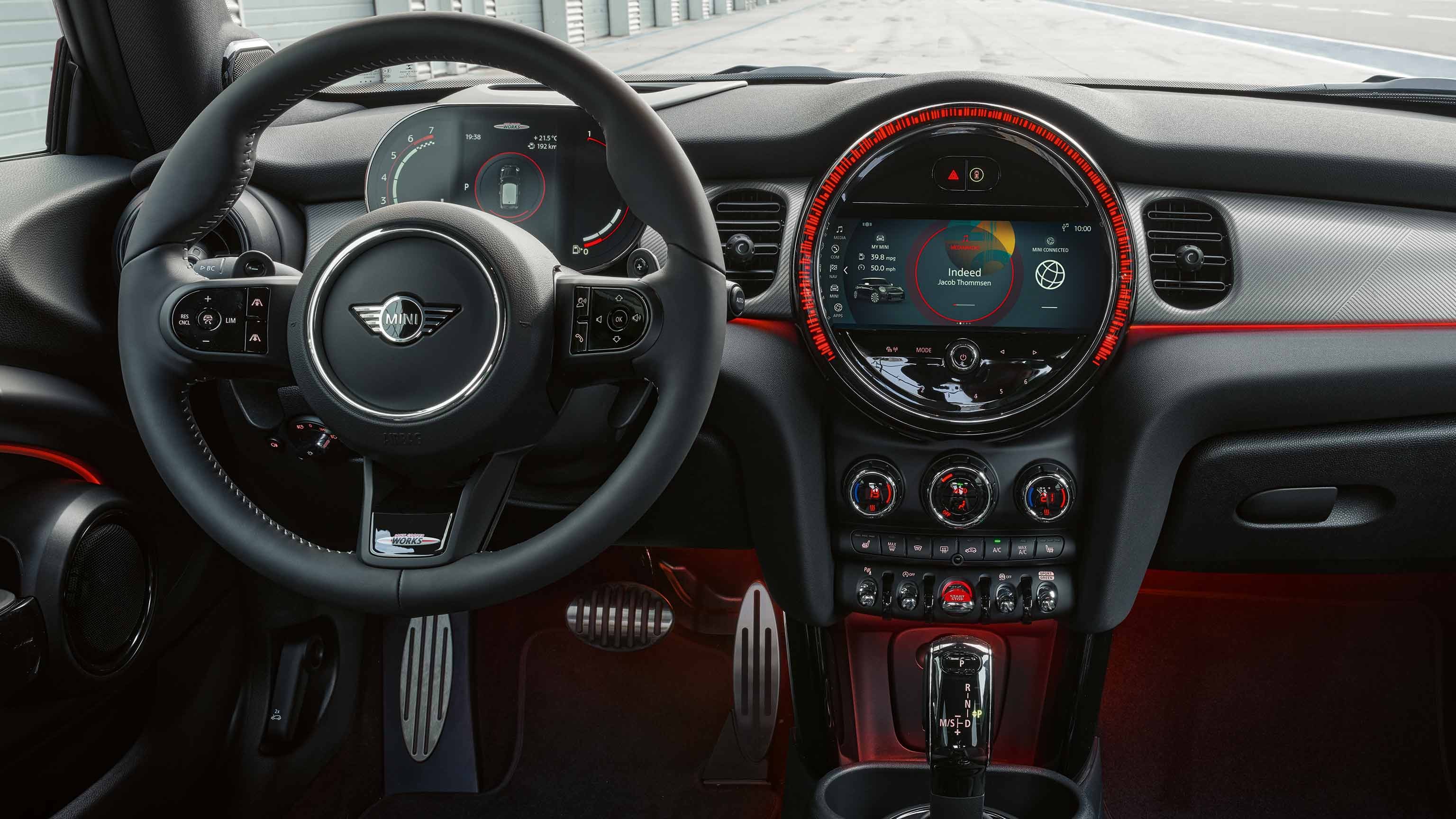 MINI John Cooper Works – кабина – пакеты comfort и tech